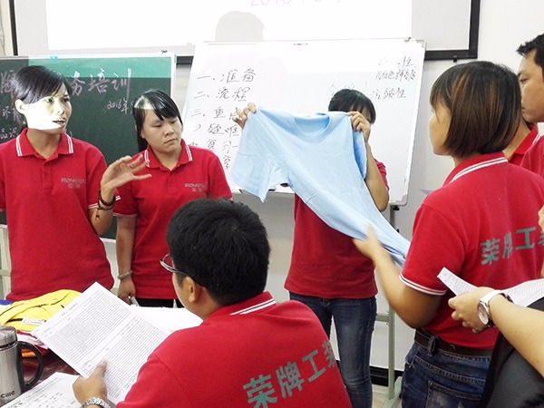 YY易游m6米乐员工培训现场